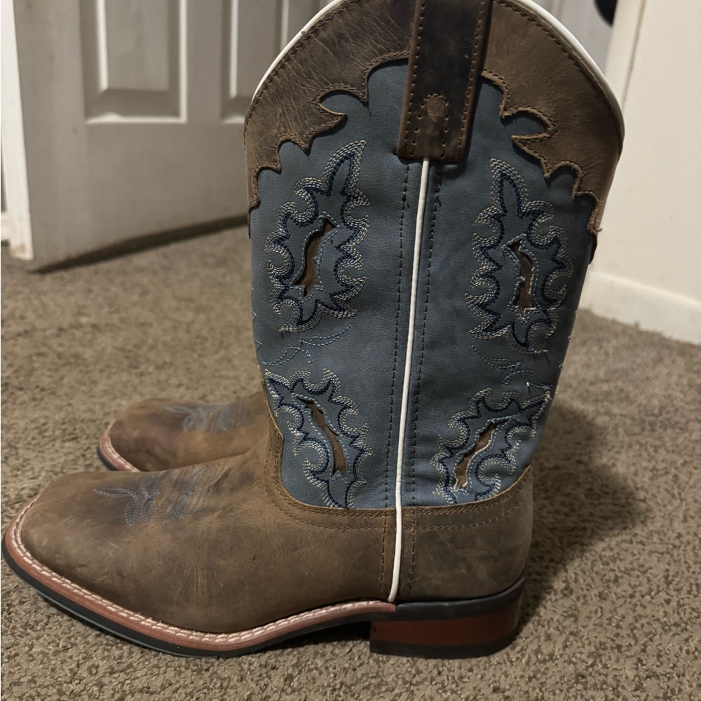 Laredo women’s Brown & Blue Western Cowboy Boots 8.5
